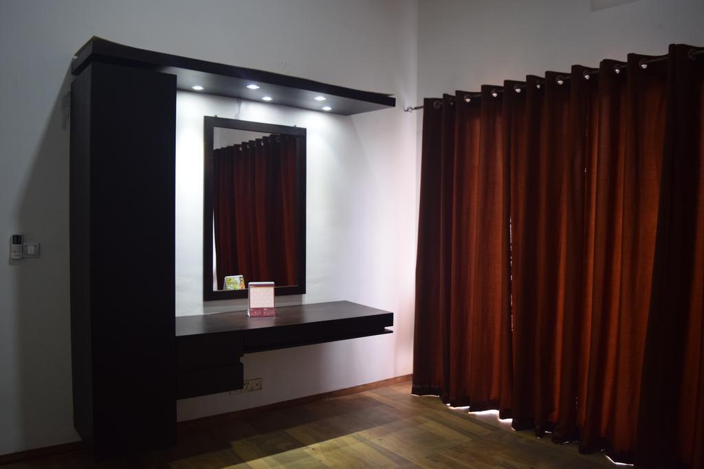 Bee View Home Stay Канди Экстерьер фото
